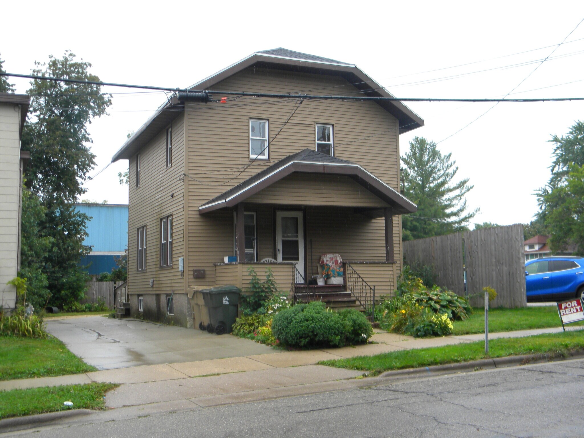 Building Photo - 269 Waubesa St