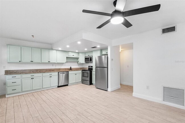 Building Photo - ST PETE APARTMENT FOR RENT!!