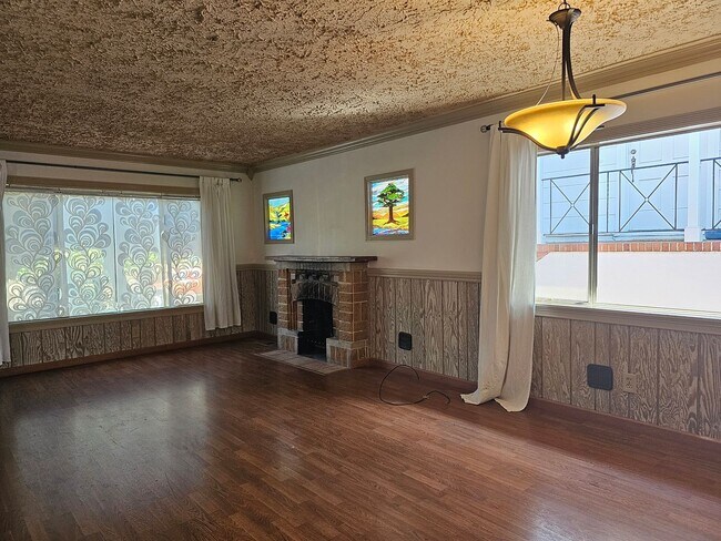 Building Photo - 2416 Browning St