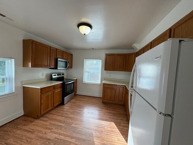 Building Photo - 67 E Shirley Ave