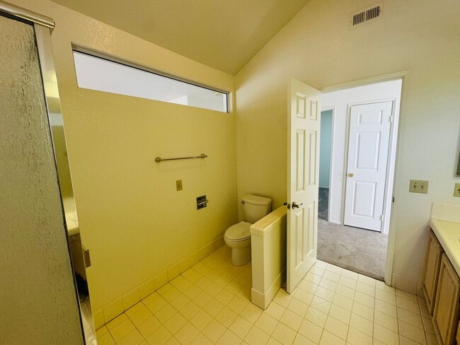 Building Photo - Palm Colony End Unit | Resort Living Included!