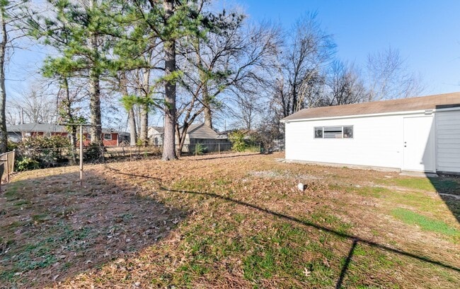 Building Photo - 4BR/2Ba house- Ready for new occupant!