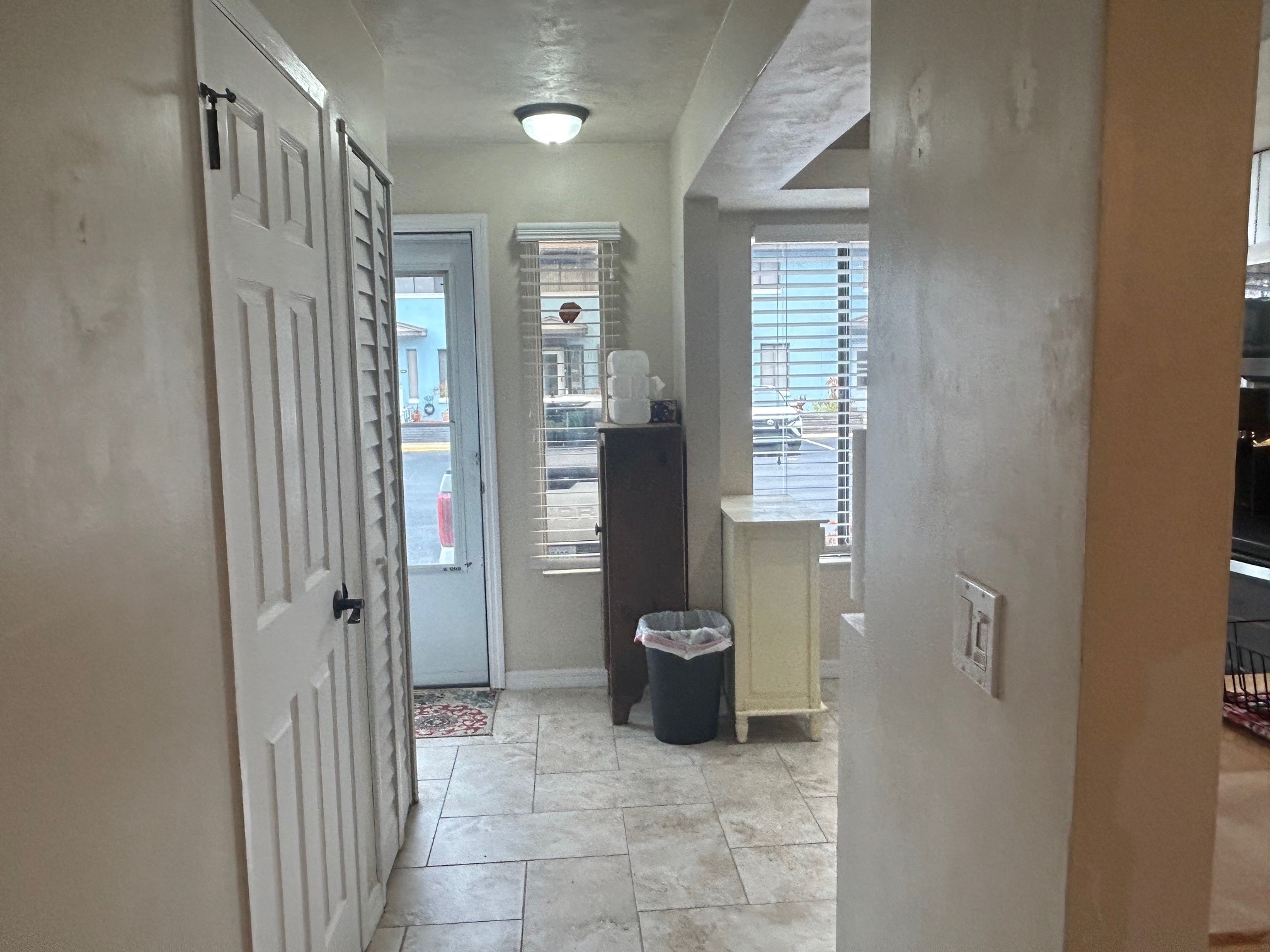 Front Hall - 3333 S Ridgewood Ave