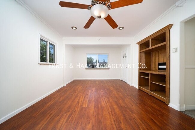 Building Photo - 1635 E Erie St