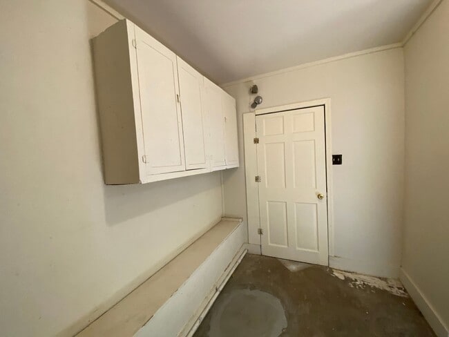 Building Photo - 2 bedroom 1 bath cottage