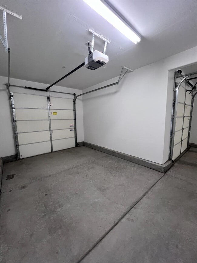 Building Photo - 2020 Makenna Dr