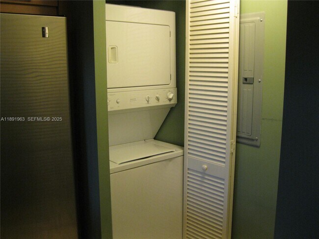 Building Photo - 31 SE 5th St