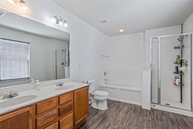 Building Photo - Spacious 3 Bedroom, 2.5 Bath Home Ready fo...