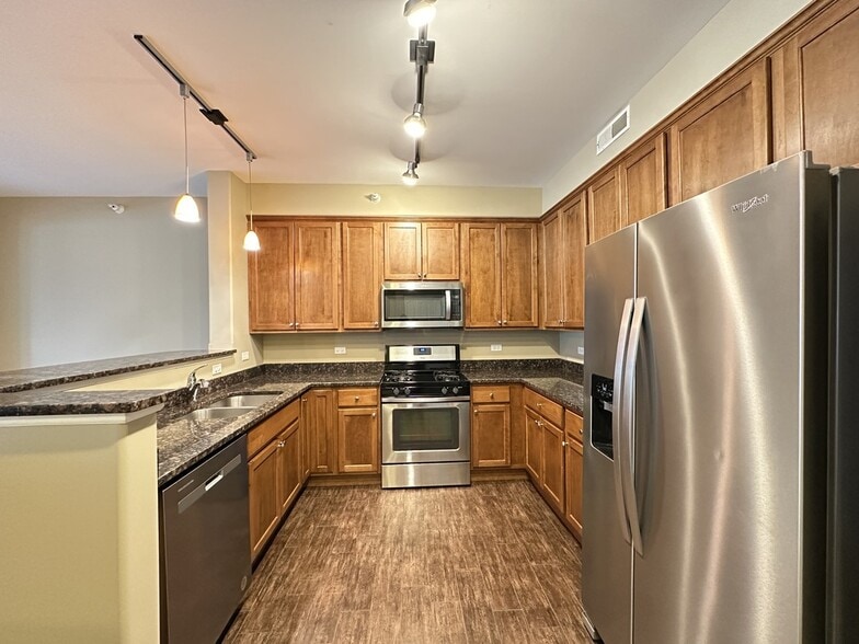 Building Photo - 2 Itasca Place