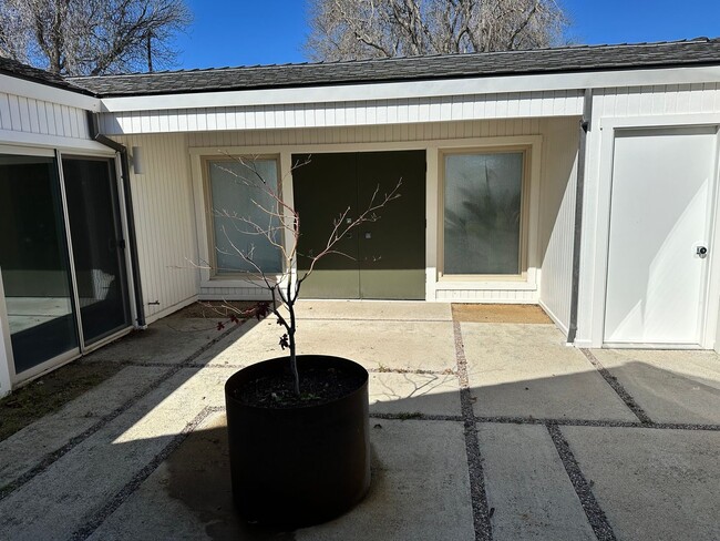 Building Photo - Beautiful Salinas Home