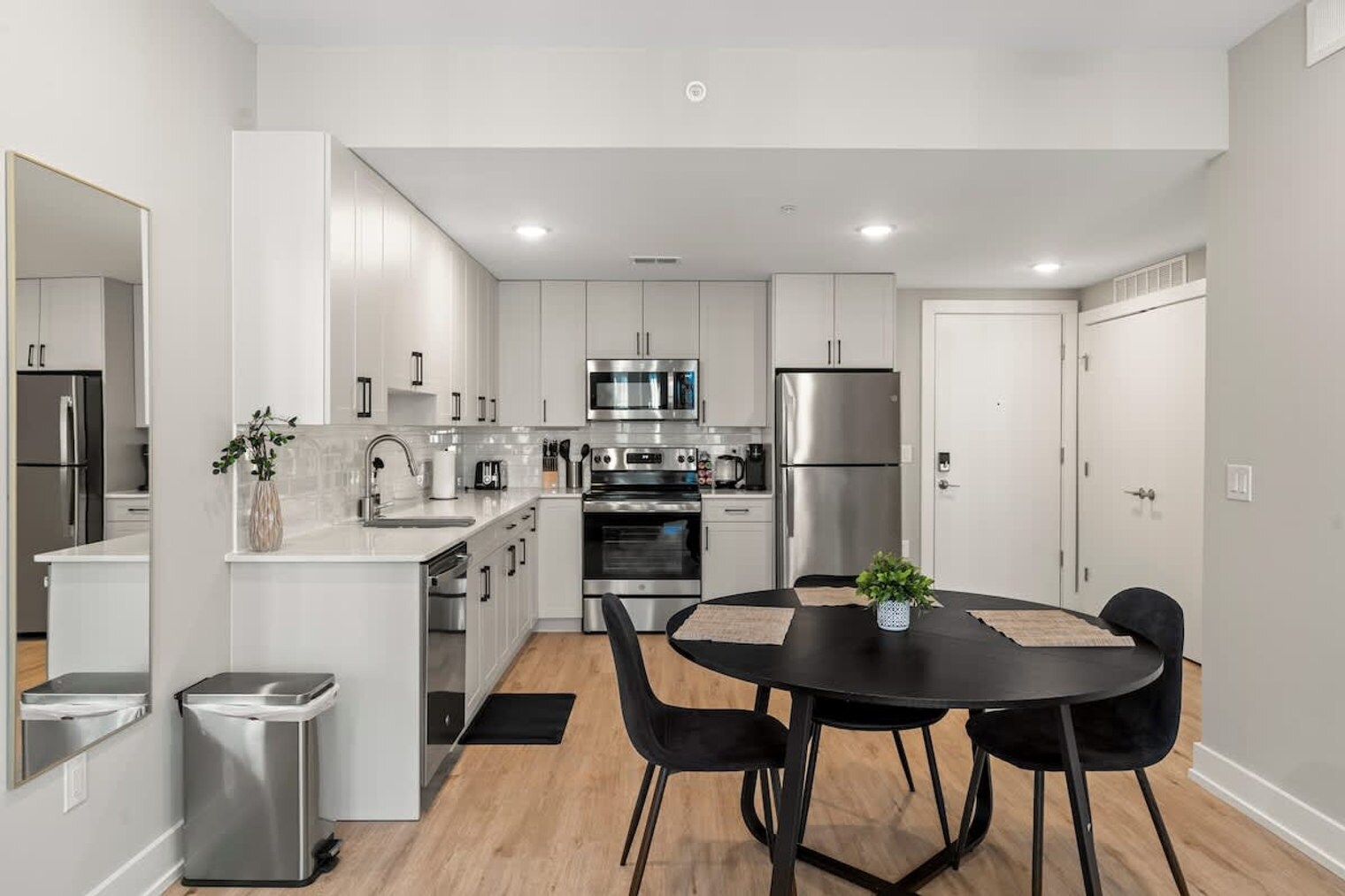 Building Photo - 901 Canal St