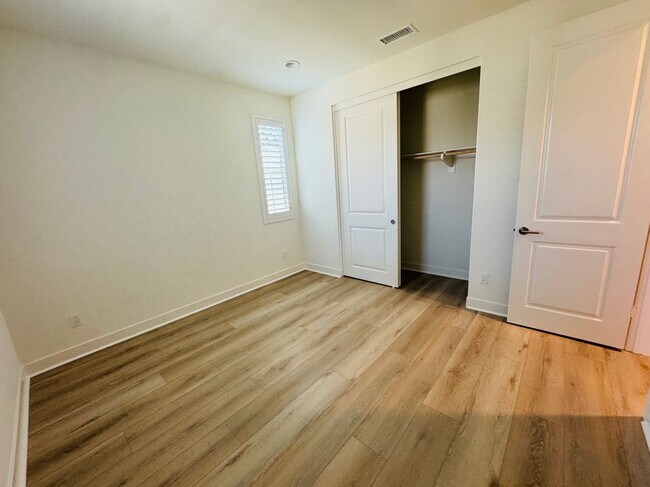 Building Photo - 8631 Mission Villa Dr