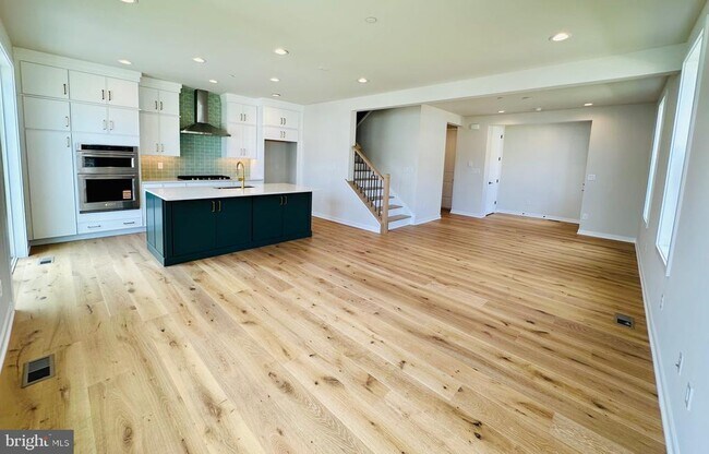 Building Photo - 402 Hartnup St