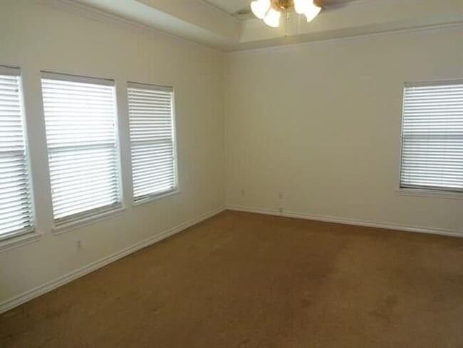 Building Photo - No App Fee. *