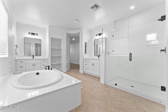 Building Photo - 3557 S Halsted Ct