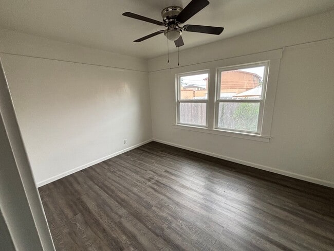 Building Photo - 520 E Cypress St