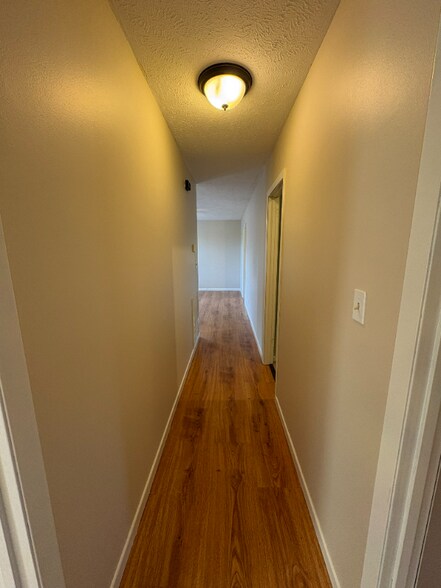 Building Photo - 412 Meadowview Ln