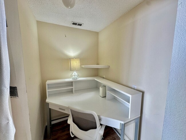 Building Photo - 1 bedroom unit at The Links in Haile Plant...