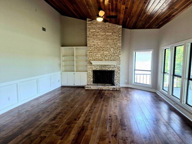 Building Photo - Golf Course Living in The Hills – 4 Bed in Lakeway