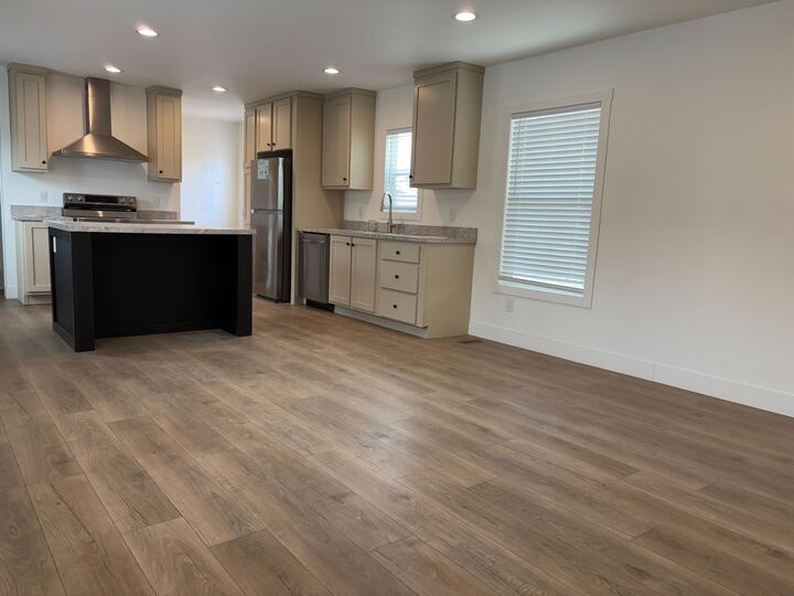 Building Photo - 2060 N Center St