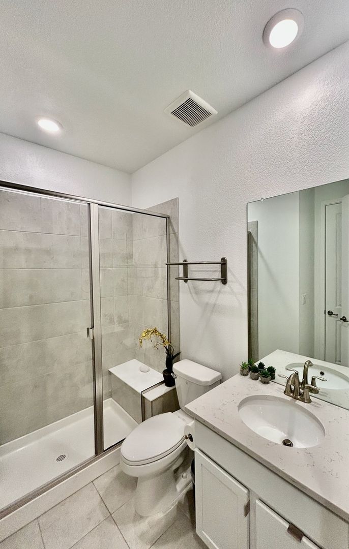 Building Photo - 821 Wildrose Pl