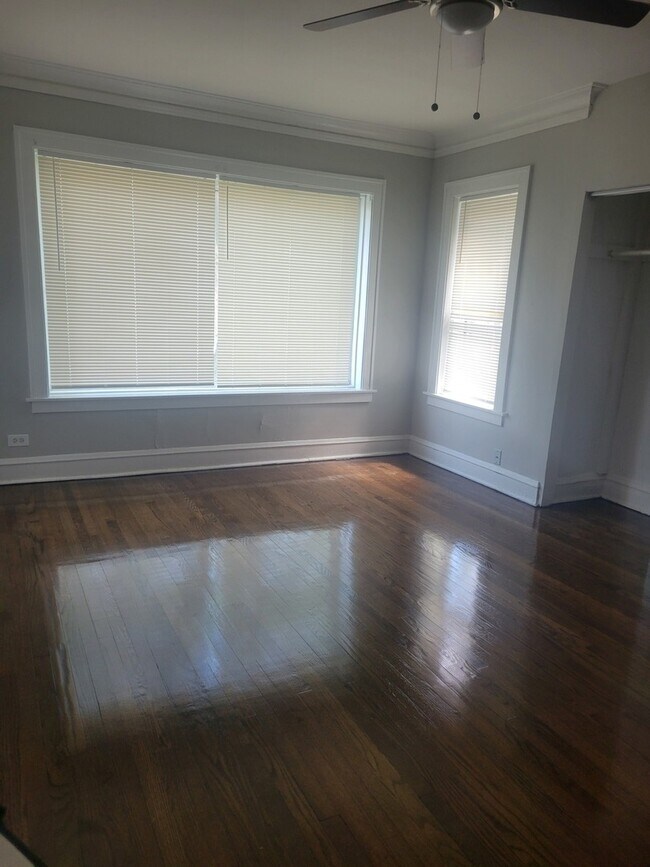 Building Photo - 7918 S Essex Ave