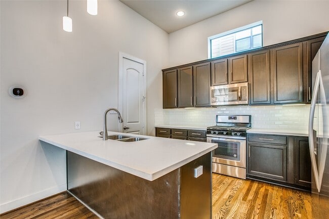 Building Photo - 1508 Beall St