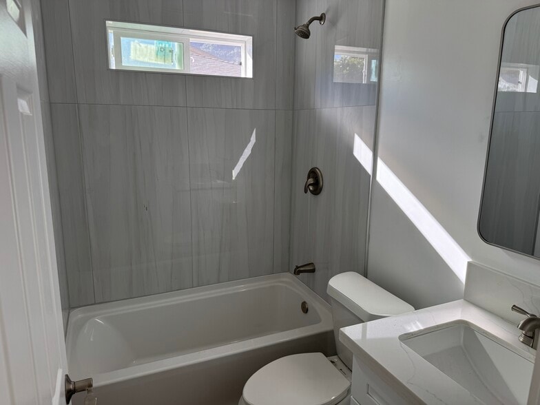 Building Photo - 376 Ramona Dr