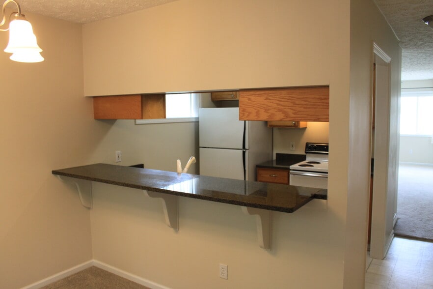 Bar Top - 15920 Short St
