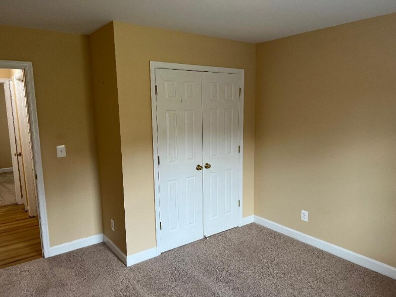 Building Photo - 32422 White Oak Dr