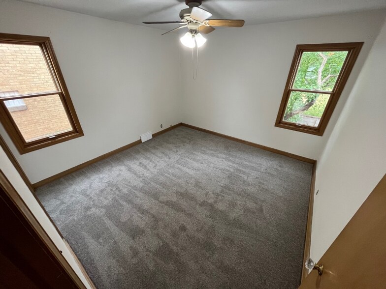 Building Photo - 5720 N Lydell Ave