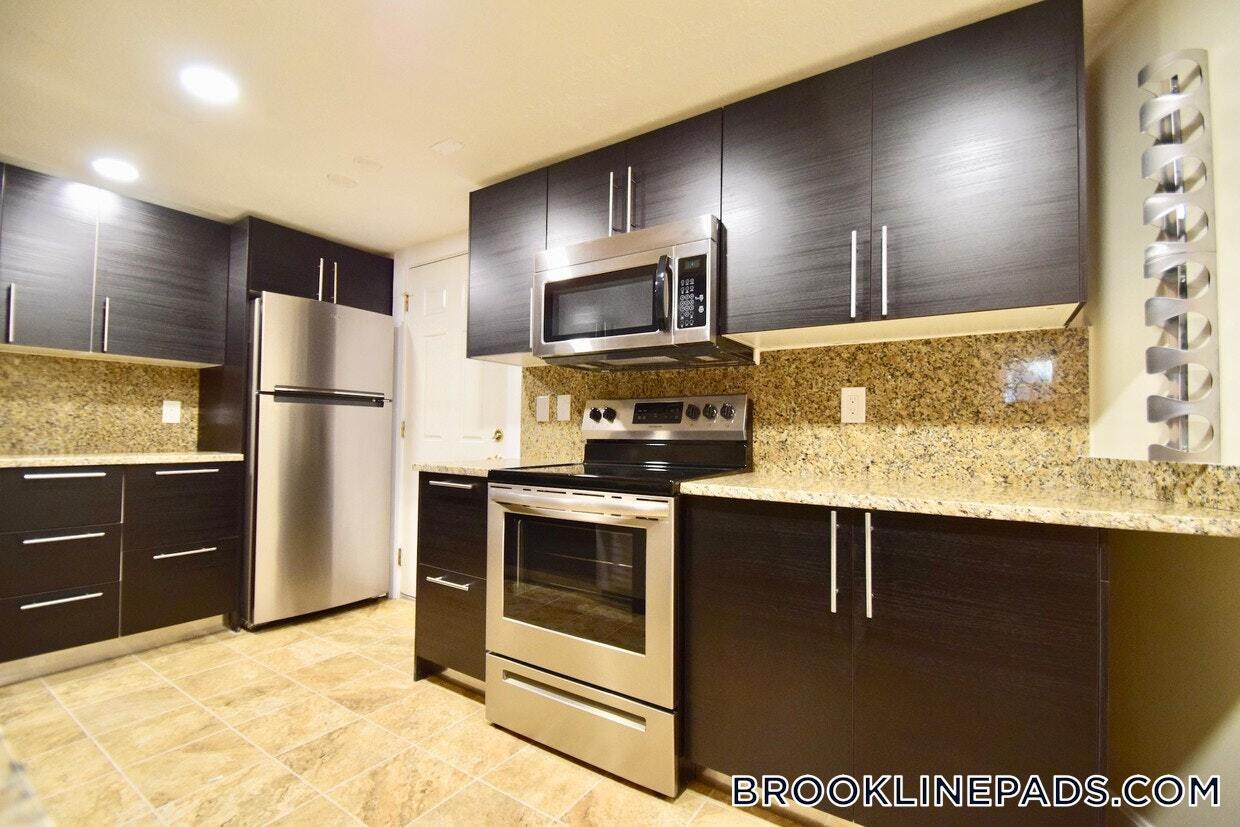 Building Photo - 73 Thatcher St