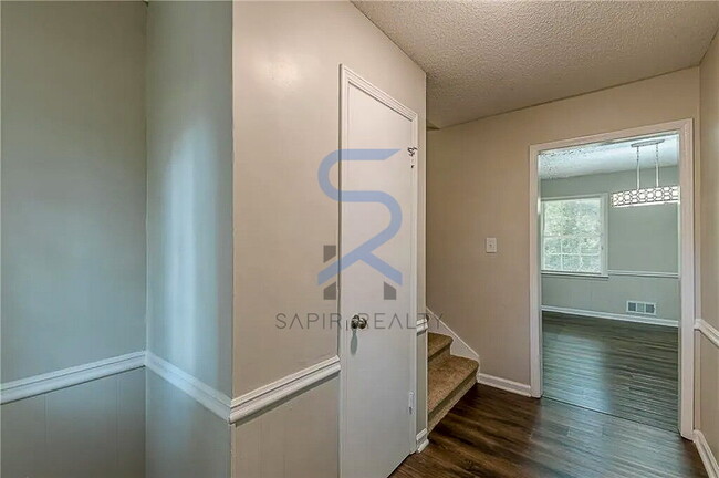 Building Photo - LIMITED-TIME OFFER! Apply today with NO APPLICATION FEE! Terms apply. Call (678) 487-7896, Option...