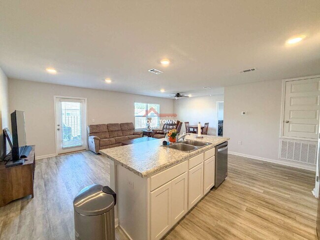 Building Photo - 4425 Redbay Ct