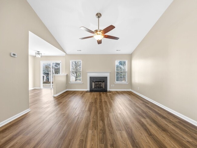 Building Photo - Beautiful 4 bedroom 2 bathroom house ready for you to call home!