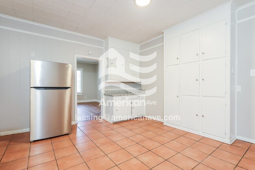 Building Photo - 465 E Ridgeway St