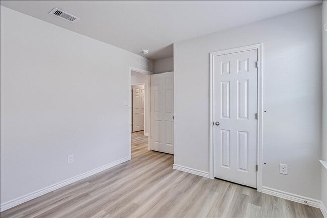 Building Photo - 1634 Comfy Wy