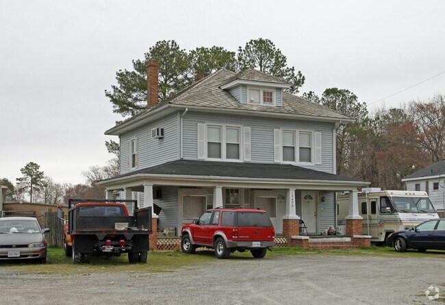 Primary Photo - Fred's Apartments