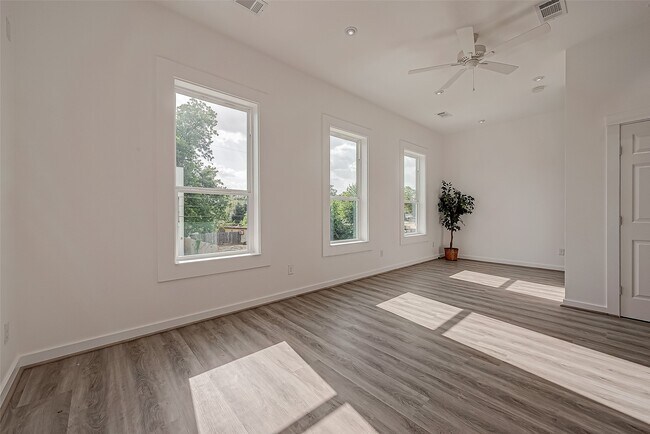 Building Photo - 6538 Cohn St