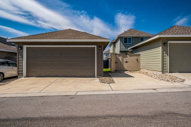 Building Photo - Peaceful 2 Bedroom, 2.5 Bath, 2-Story Home...