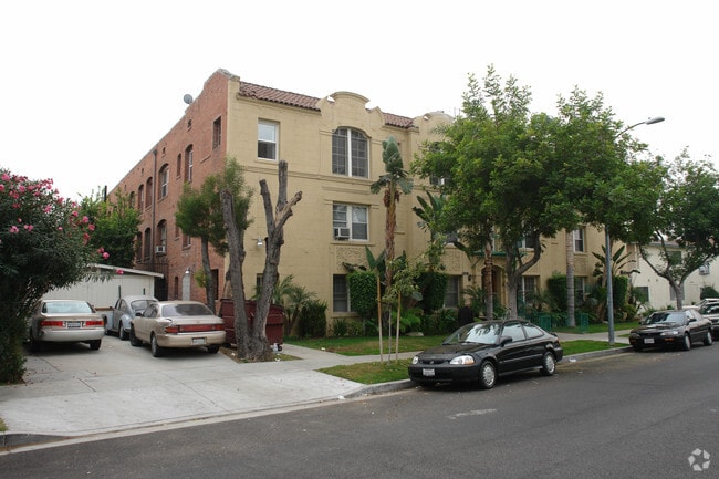 Primary Photo - 214 E Chestnut
