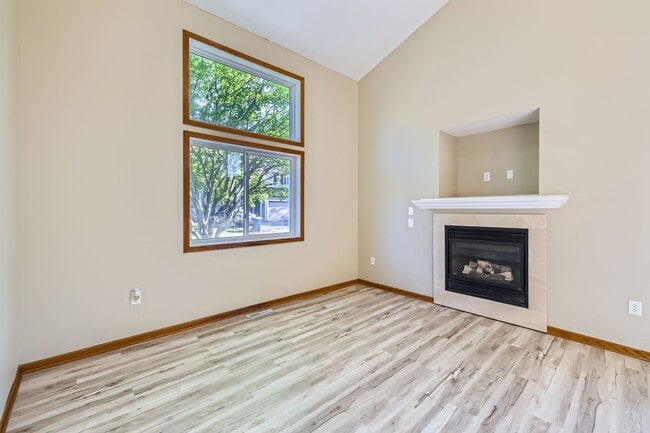Building Photo - Great Maple Grove Location
