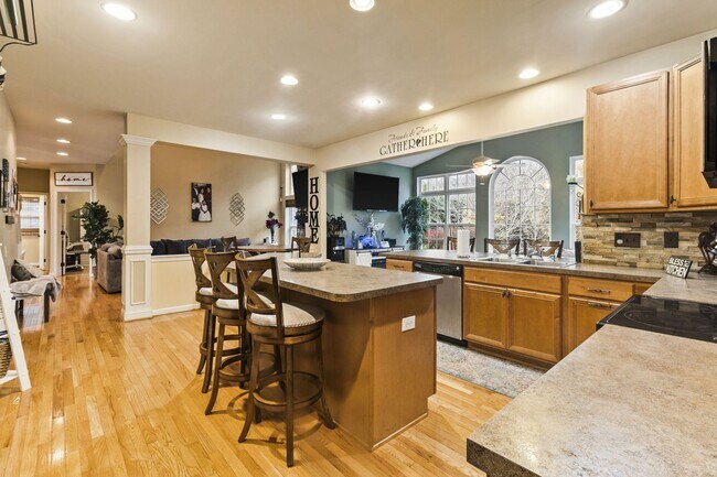 Building Photo - Located In Townsend Village