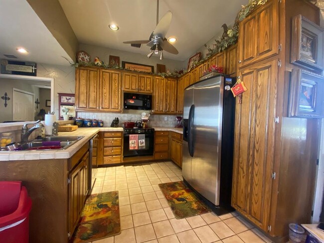 Building Photo - 5273 Sherbrooke Ln