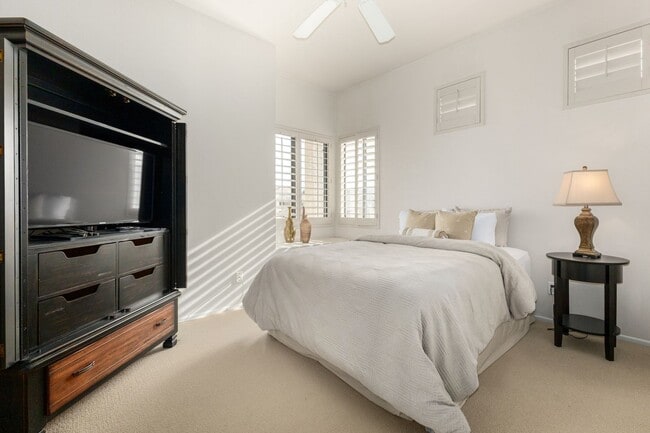 Building Photo - STUNNING Furnished OASIS 2 bed/2 bath Condo in McCormick Ranch