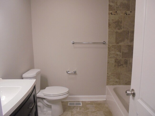 Building Photo - 1021 Boxwood Ct