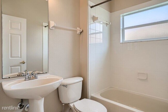 Building Photo - 5 br, 3 bath House - 22727 Killington Blvd...