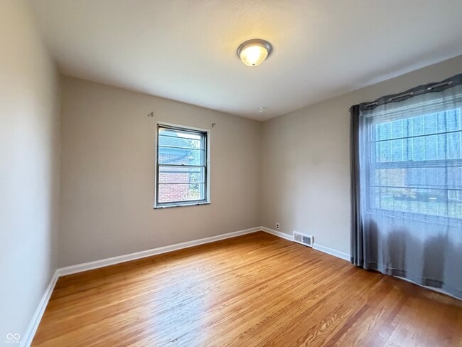 Building Photo - 5430 E 11th St