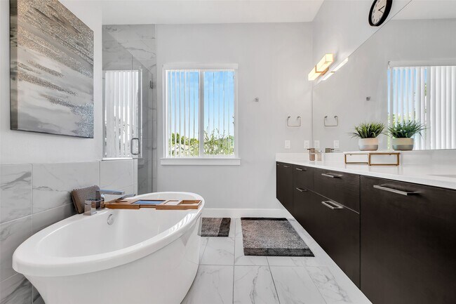 Building Photo - 5021 Nichols St