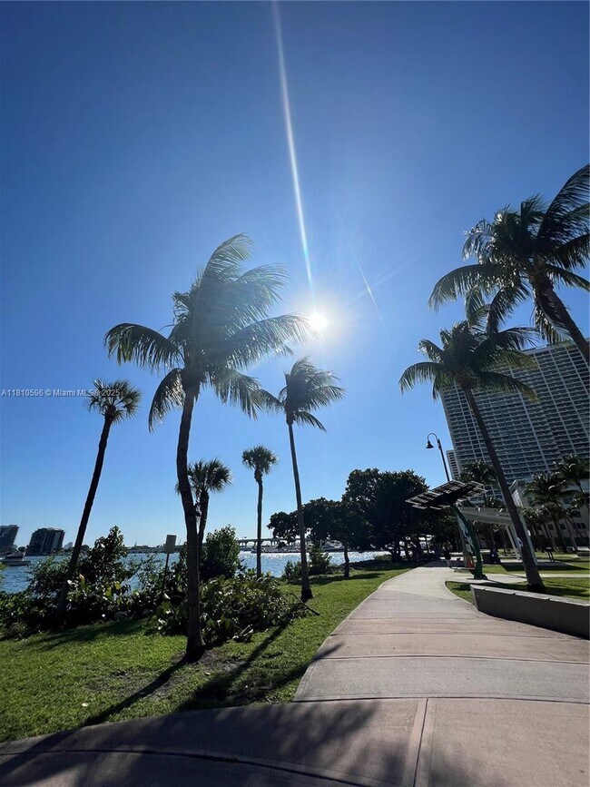 Building Photo - 1900 N Bayshore Dr
